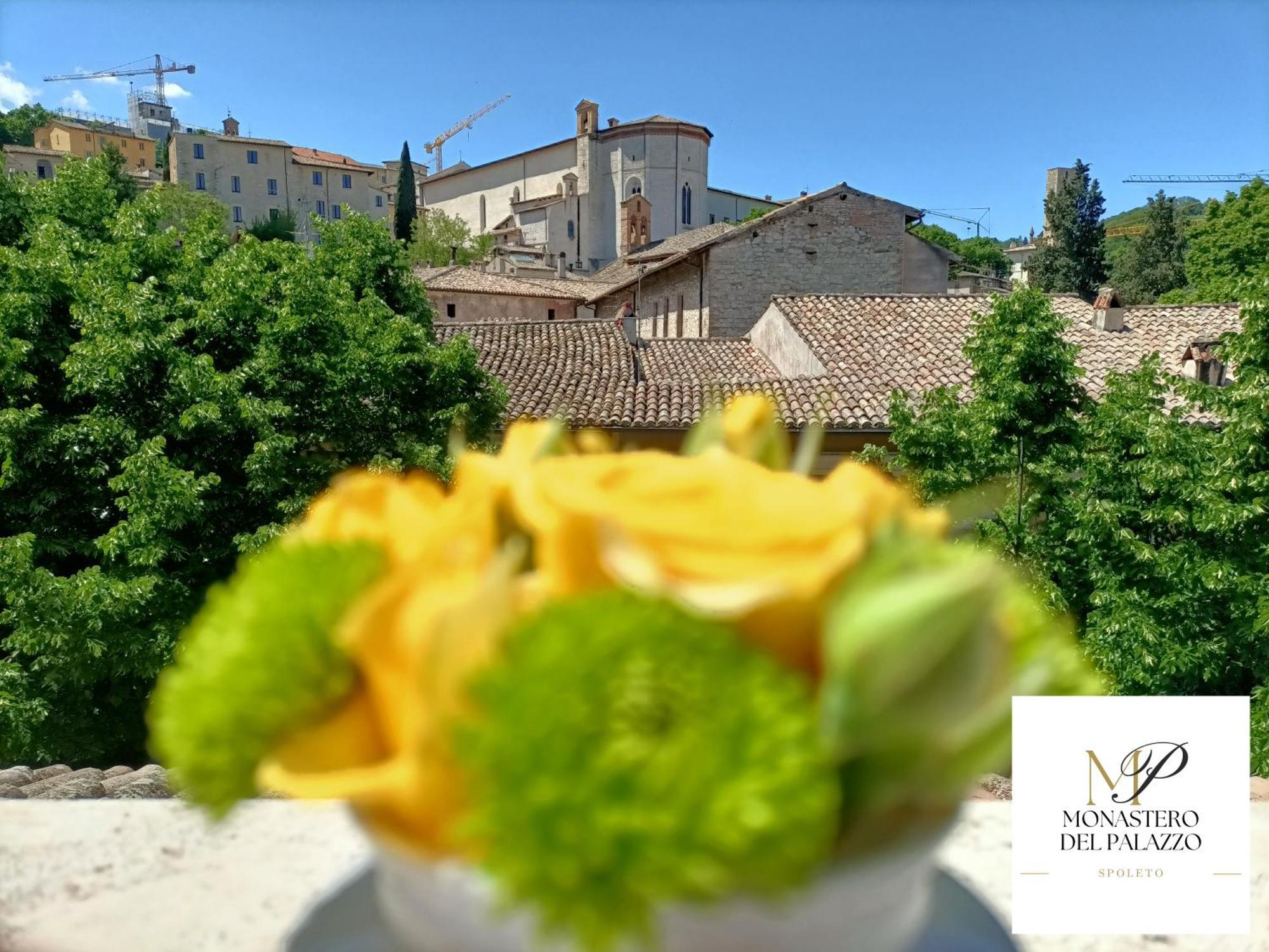 Monastero Del Palazzo Casa Vacanze سبوليتو المظهر الخارجي الصورة